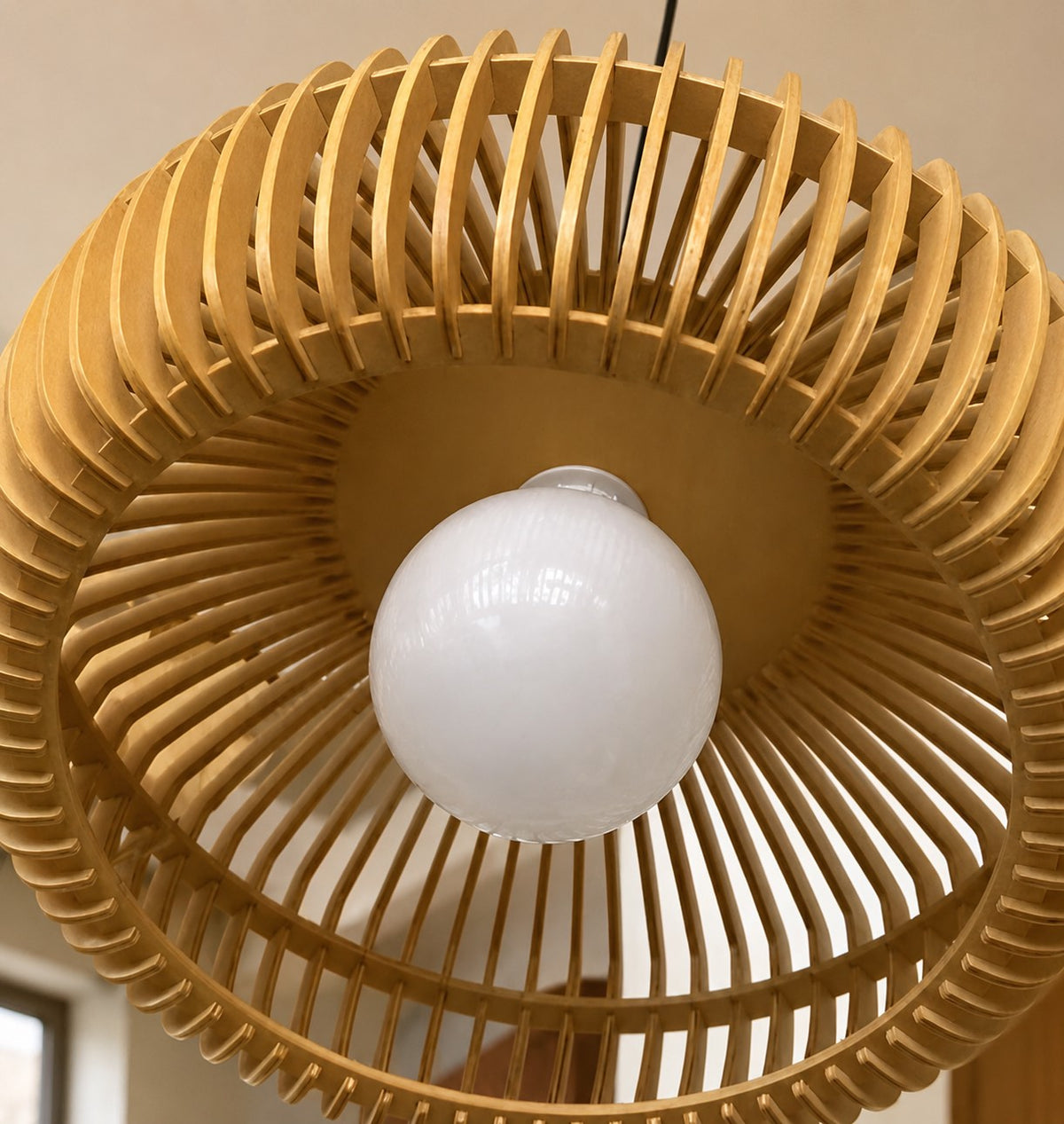 Pendellampe i skandinavisk træ — moderne minimalistisk loftslampe, kompatibel med LED