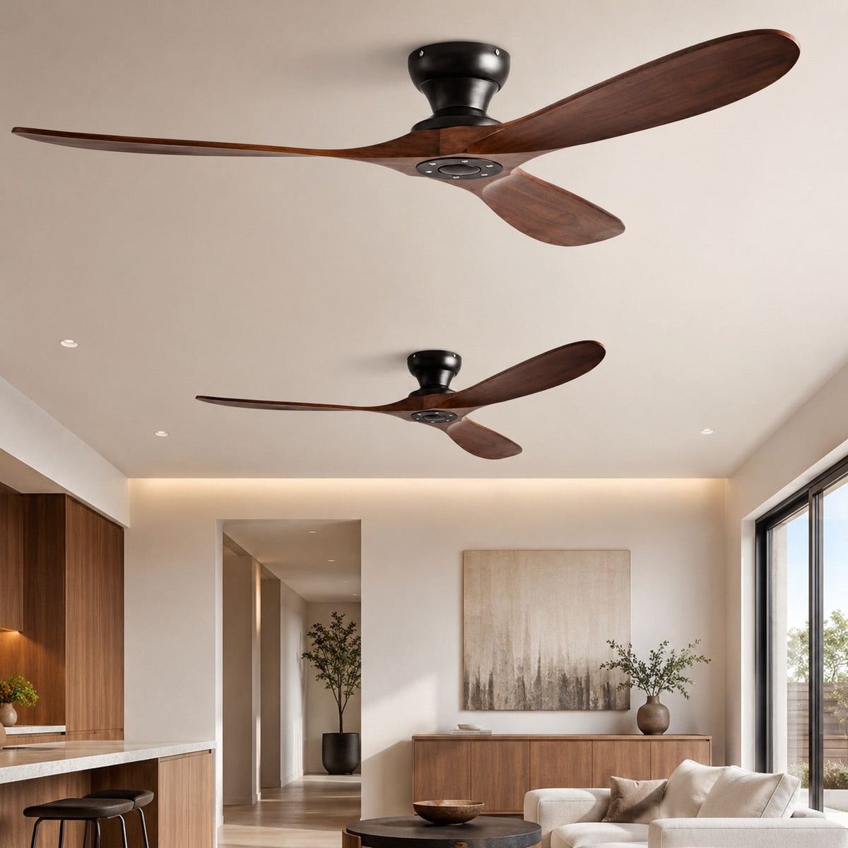 Ventilatore da soffitto moderno a basso profilo — pale in legno, motore CC silenzioso, telecomando
