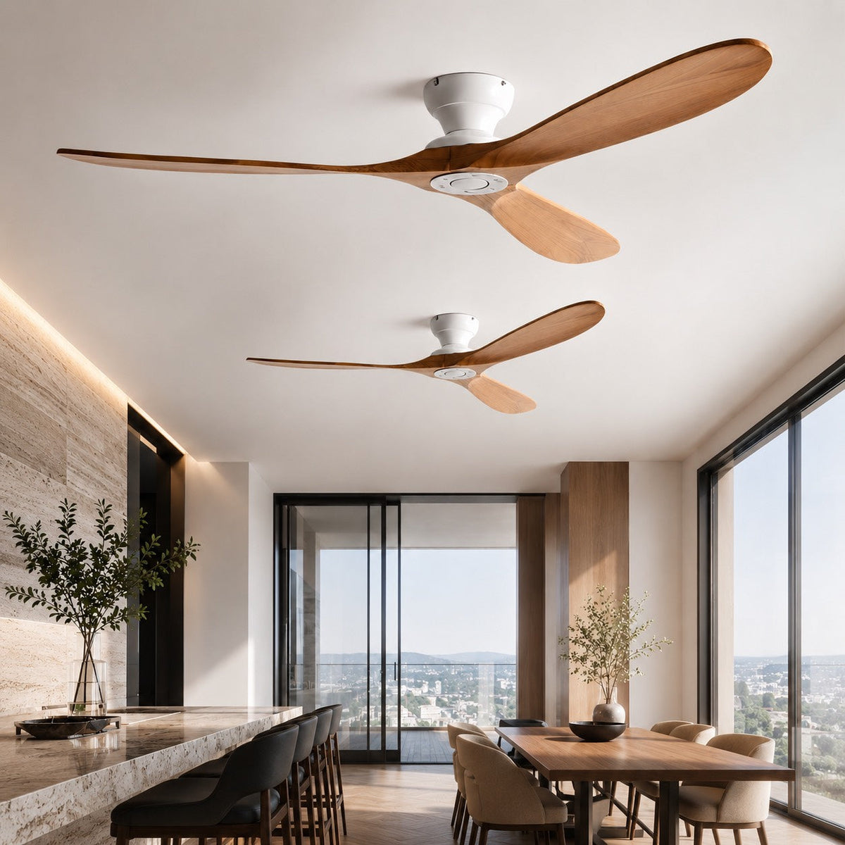 Ventilatore da soffitto moderno a basso profilo — pale in legno, motore CC silenzioso, telecomando