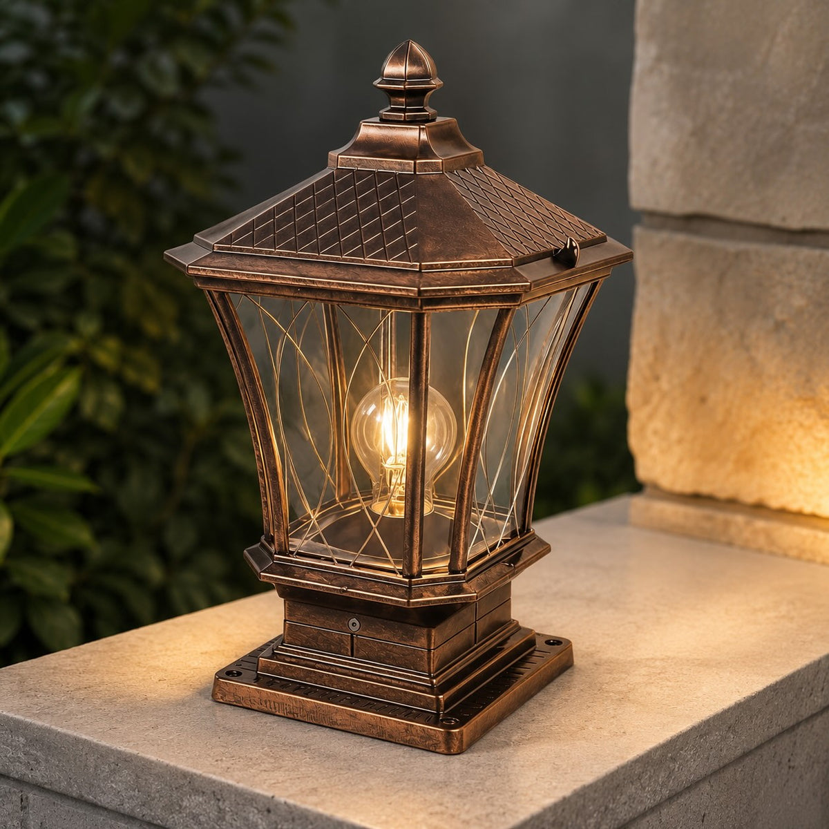 Lampă solară tradițională de exterior tip stâlp — abajur octogonal din sticlă, construcție din aluminiu, LED de 5W