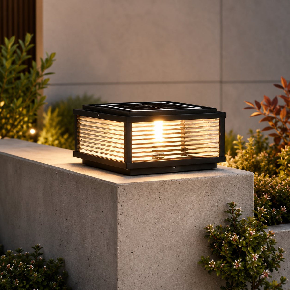 Lampă de exterior modernă, tip stâlp, alimentată solar — cadru din aluminiu turnat sub presiune, sticlă striată, LED reglabil