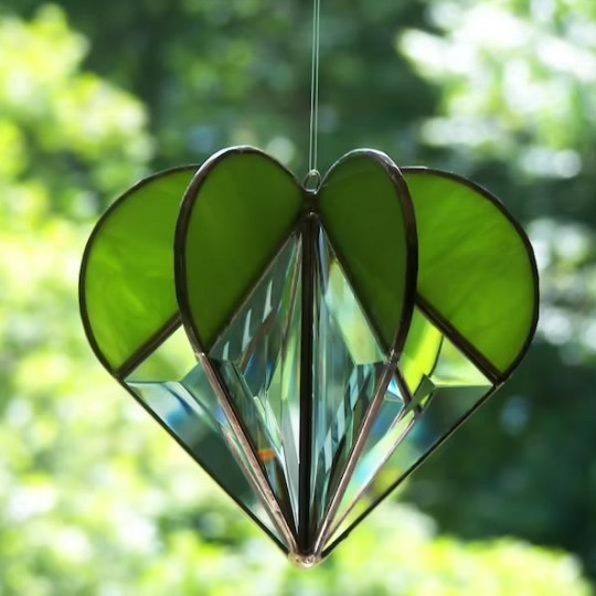 Acchiappasole a forma di cuore in vetro colorato — Decorazione da finestra fatta a mano