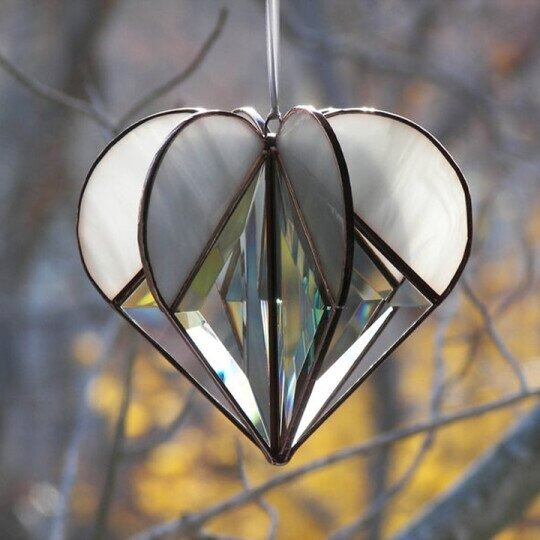 Acchiappasole a forma di cuore in vetro colorato — Decorazione da finestra fatta a mano