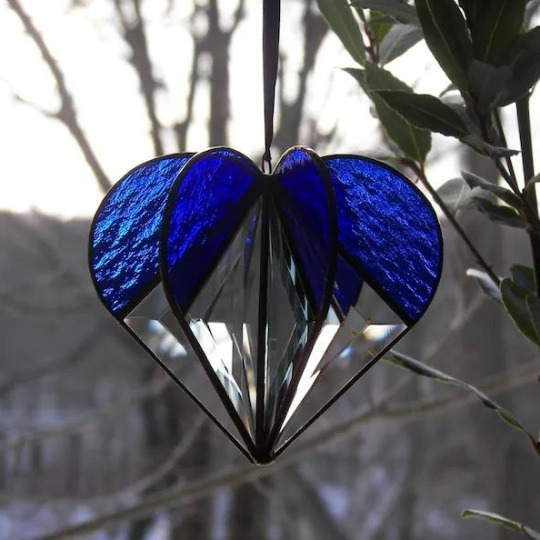 Acchiappasole a forma di cuore in vetro colorato — Decorazione da finestra fatta a mano