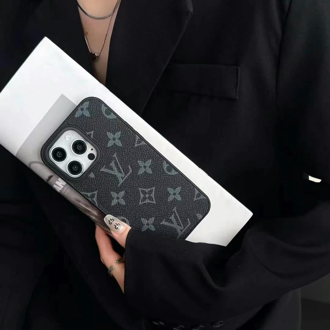 Custodia in pelle per iPhone — finitura di lusso firmata da designer