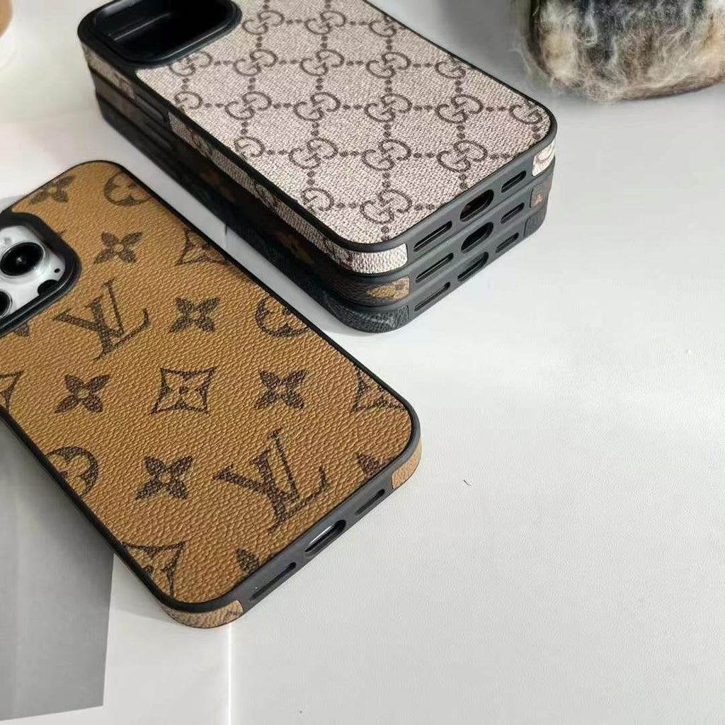 Custodia in pelle per iPhone — finitura di lusso firmata da designer