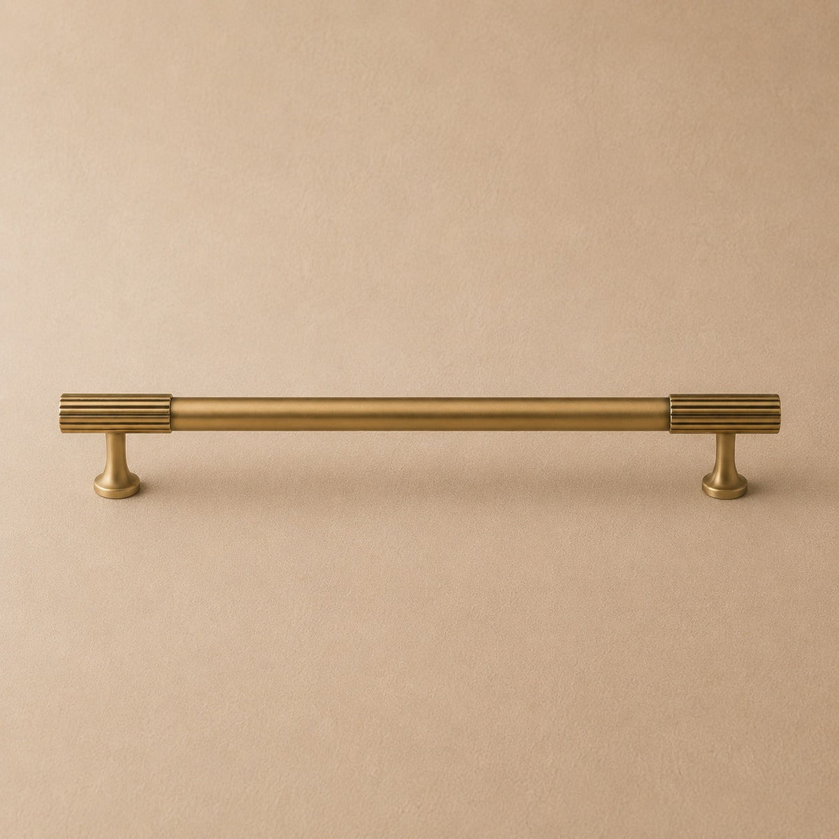Beschlagset aus Messing mit antiker Oberfläche – Moderne Kollektion von Metallbeschlägen