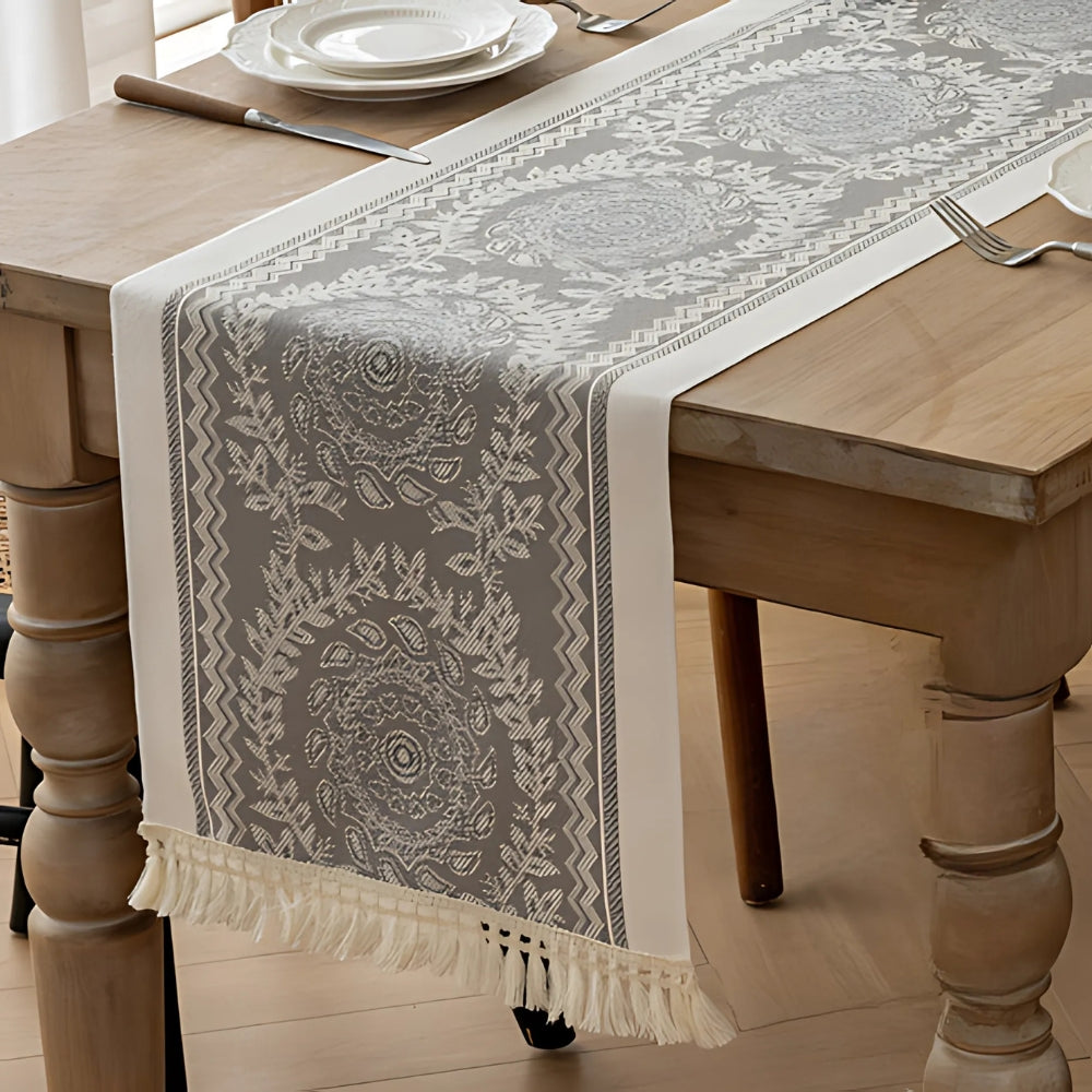 Runner da tavola in lino di lusso Leona — nappa decorative vintage