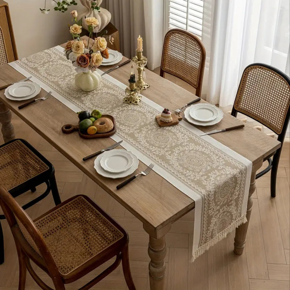Runner da tavola in lino di lusso Leona — nappa decorative vintage