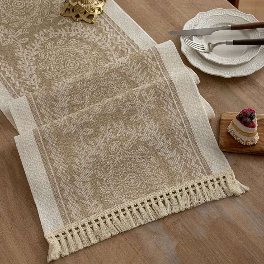Runner da tavola in lino di lusso Leona — nappa decorative vintage