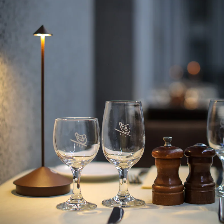 Vattentät dimbar bordslampa — trådlös uppladdningsbar design, 2025 års modell