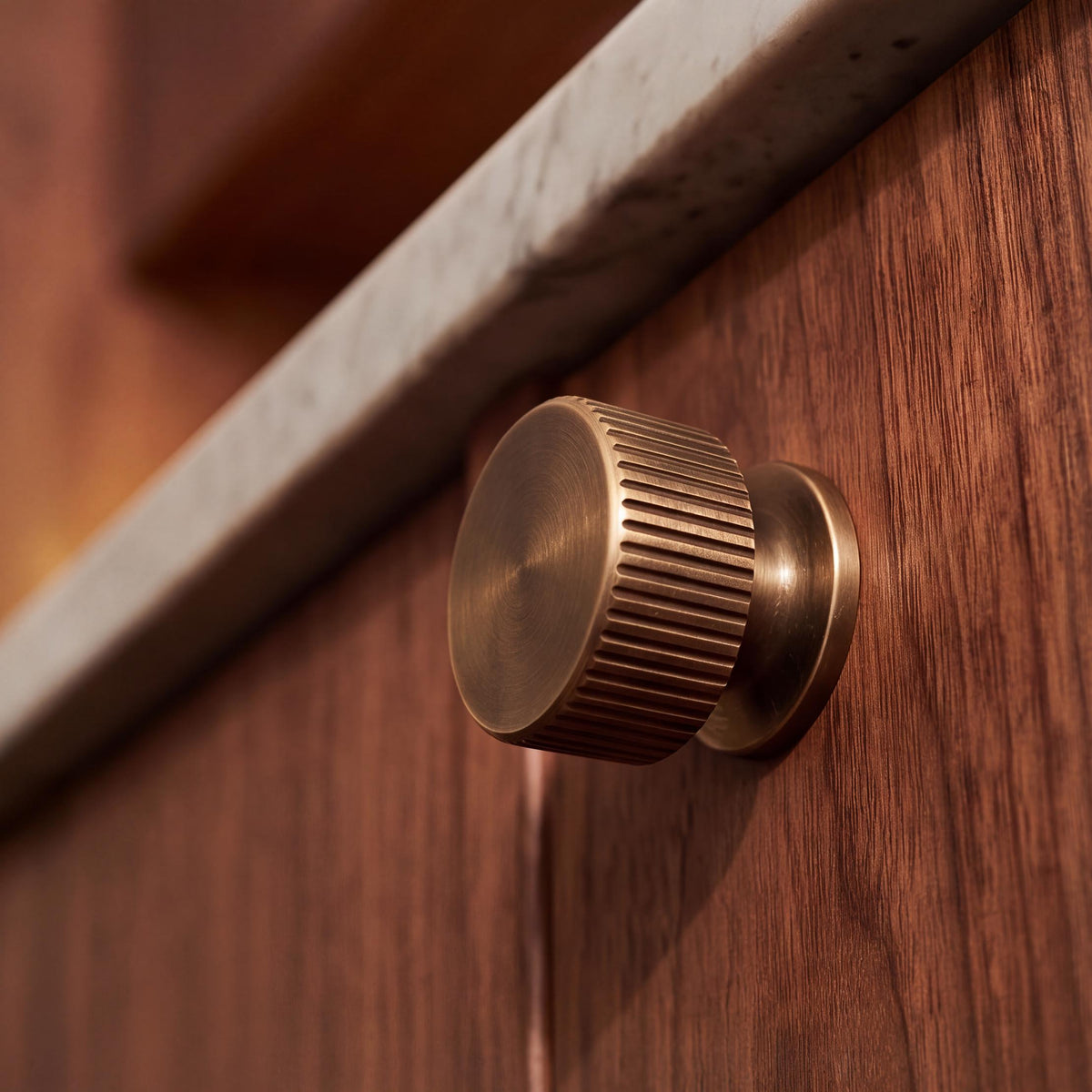 Beschlagset aus Messing mit antiker Oberfläche – Moderne Kollektion von Metallbeschlägen