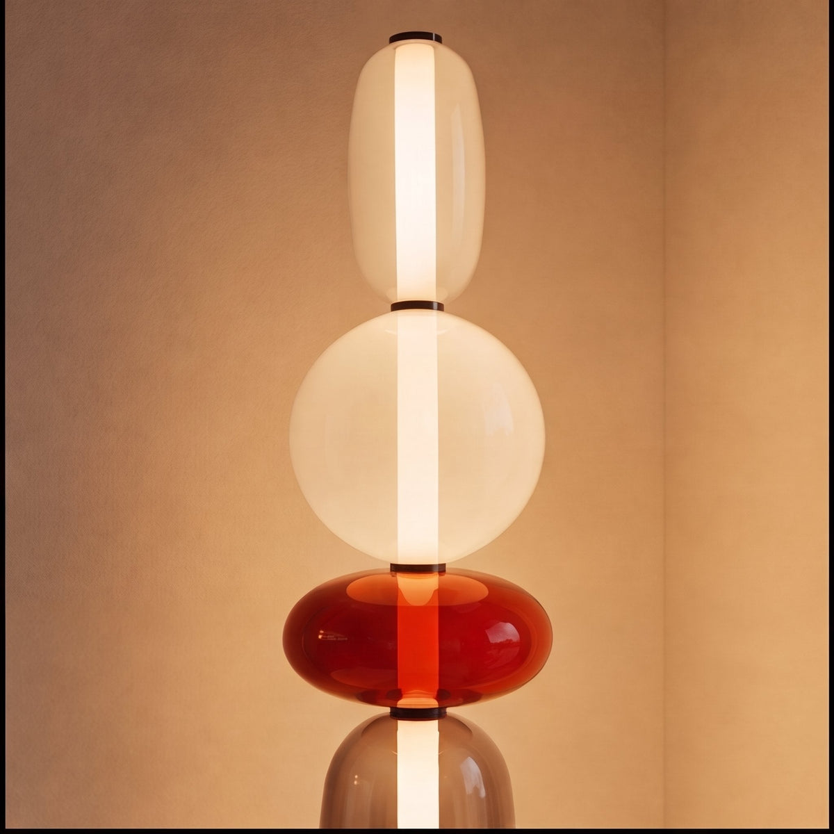 Lampada da terra moderna in vetro — design a ciottoli sovrapposti, altezza regolabile, illuminazione LED