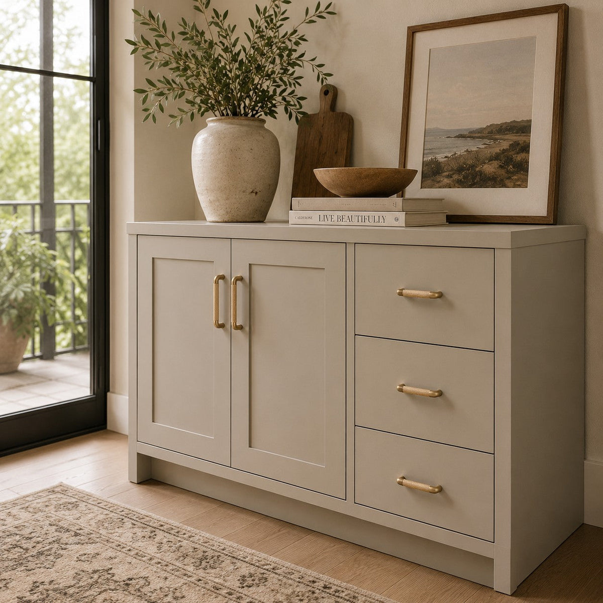 Set med moderna räfflade skåpshandtag och knoppar — slitstarka metallbeslag, texturerad greppdesign