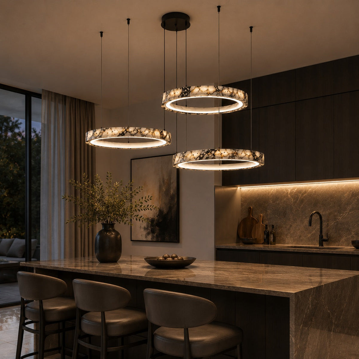 Modern taklampa med flera ringar - justerbar design, ringar i naturmarmor, integrerad LED-belysning