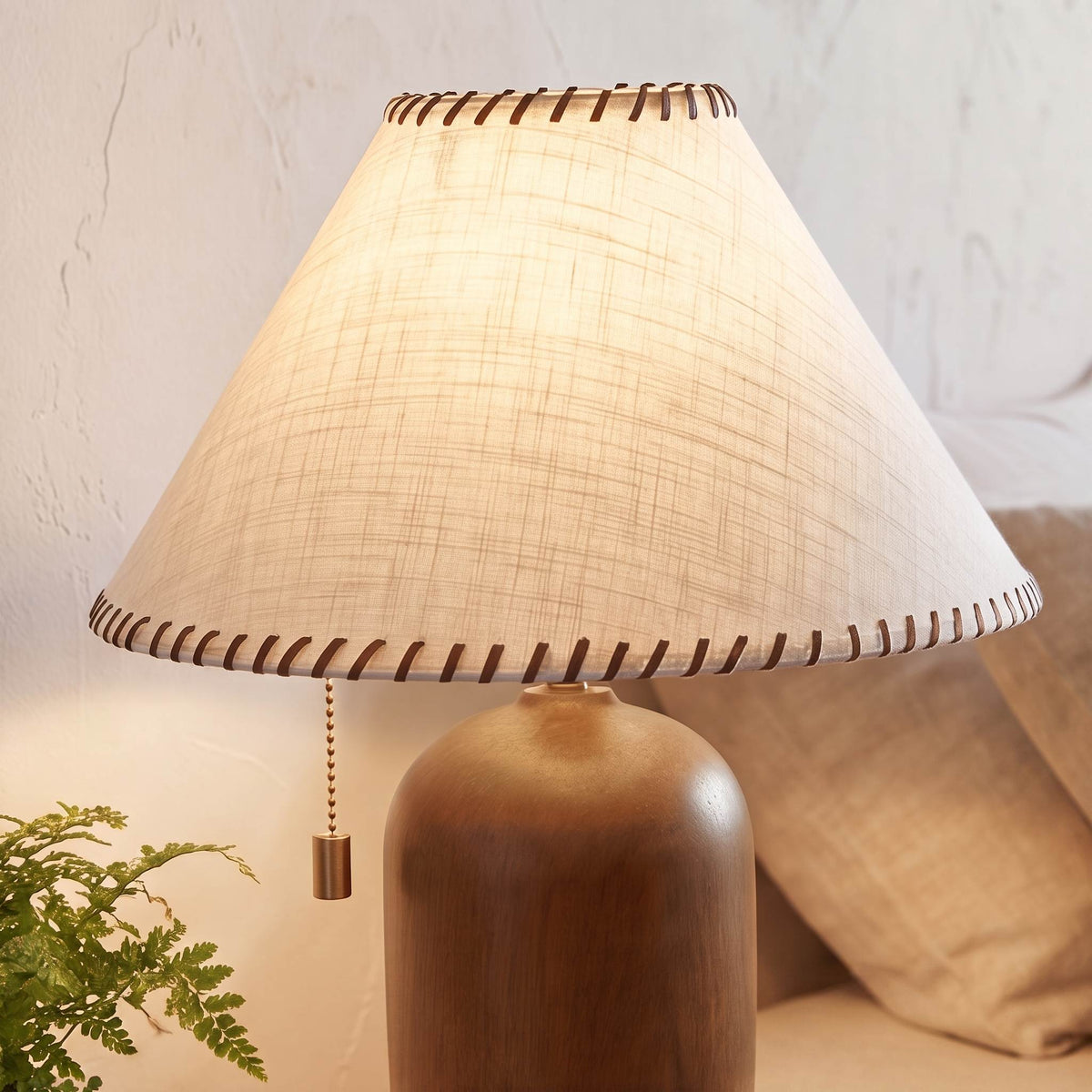 Verstellbare LED-Tischleuchte aus Holz – zeitgemäßes Design für die Schreibtischbeleuchtung