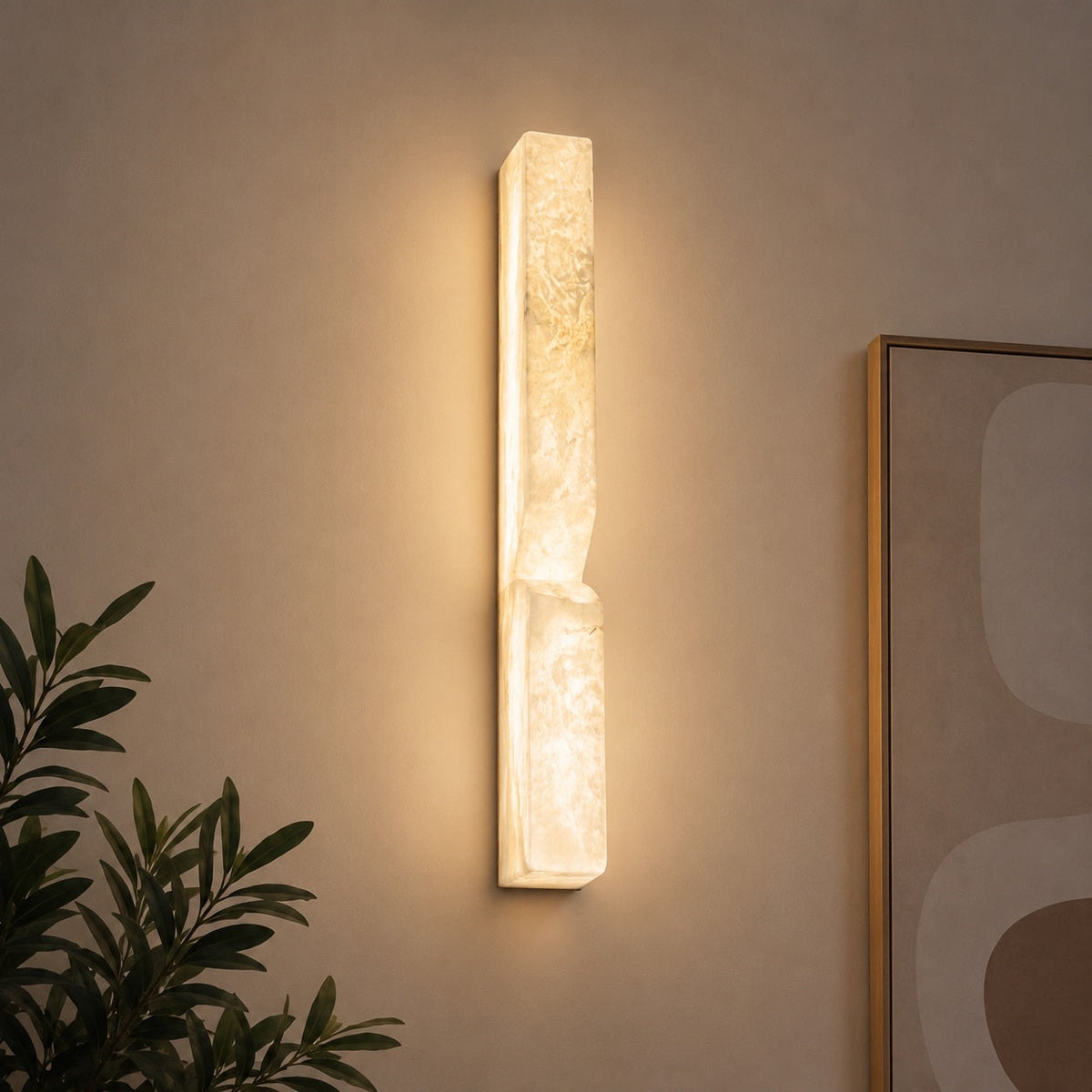 Modern vägglampa i alabaster — koppardetaljer, varm LED-belysning med stämningsljus