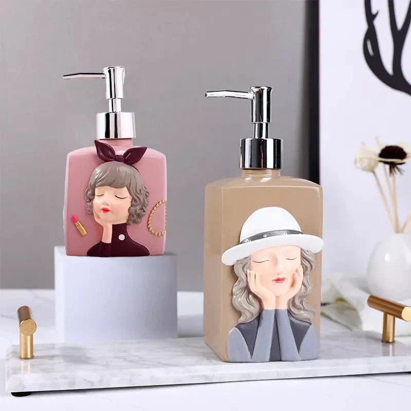 موزّع صابون بتصميم فتاة نوردية — تصميم يضمن تدفقًا منتظمًا