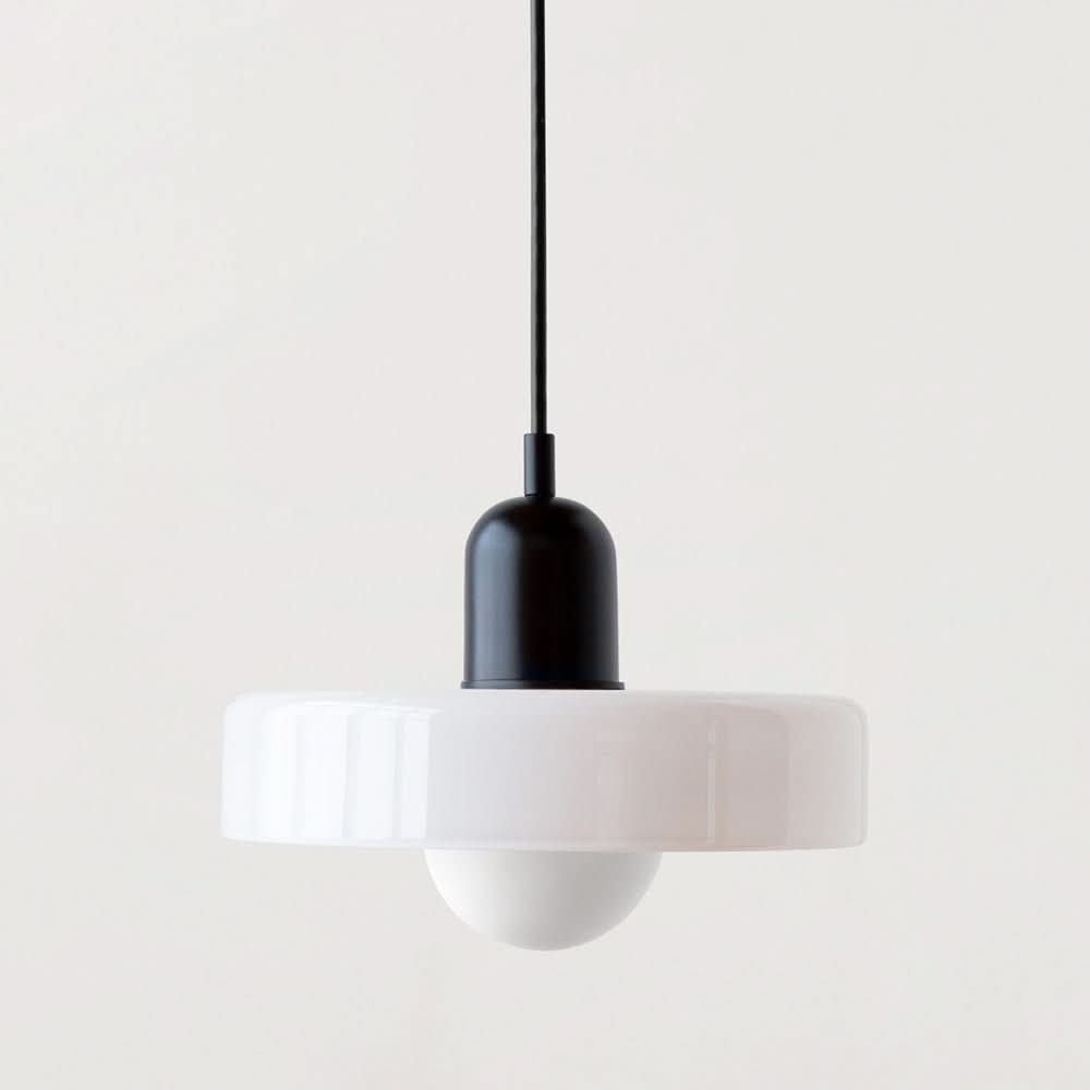 Lampa wisząca Bauhaus — kolorowy szklany klosz, regulowane zawieszenie