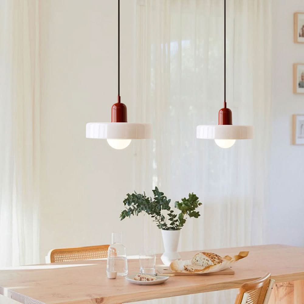 Lampa wisząca Bauhaus — kolorowy szklany klosz, regulowane zawieszenie