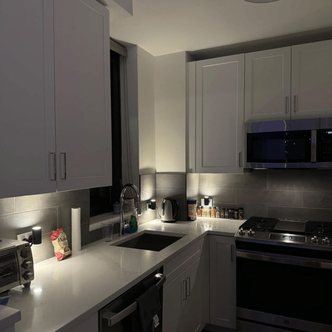 Alova Dimmable Sensor Light – Plug-In LED Wall Lamp