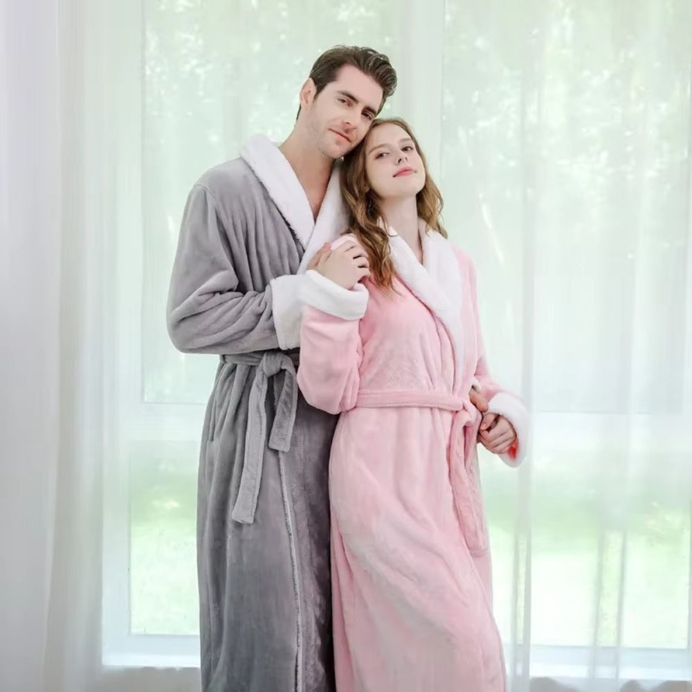 Kuscheliger Fleece-Bademantel mit legerem Schnitt – Kontrastierende Kanten