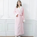 Kuscheliger Fleece-Bademantel mit legerem Schnitt – Kontrastierende Kanten