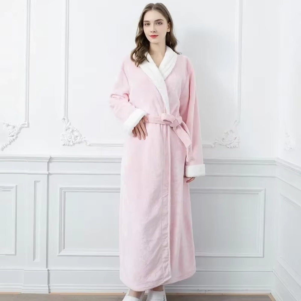 Kuscheliger Fleece-Bademantel mit legerem Schnitt – Kontrastierende Kanten