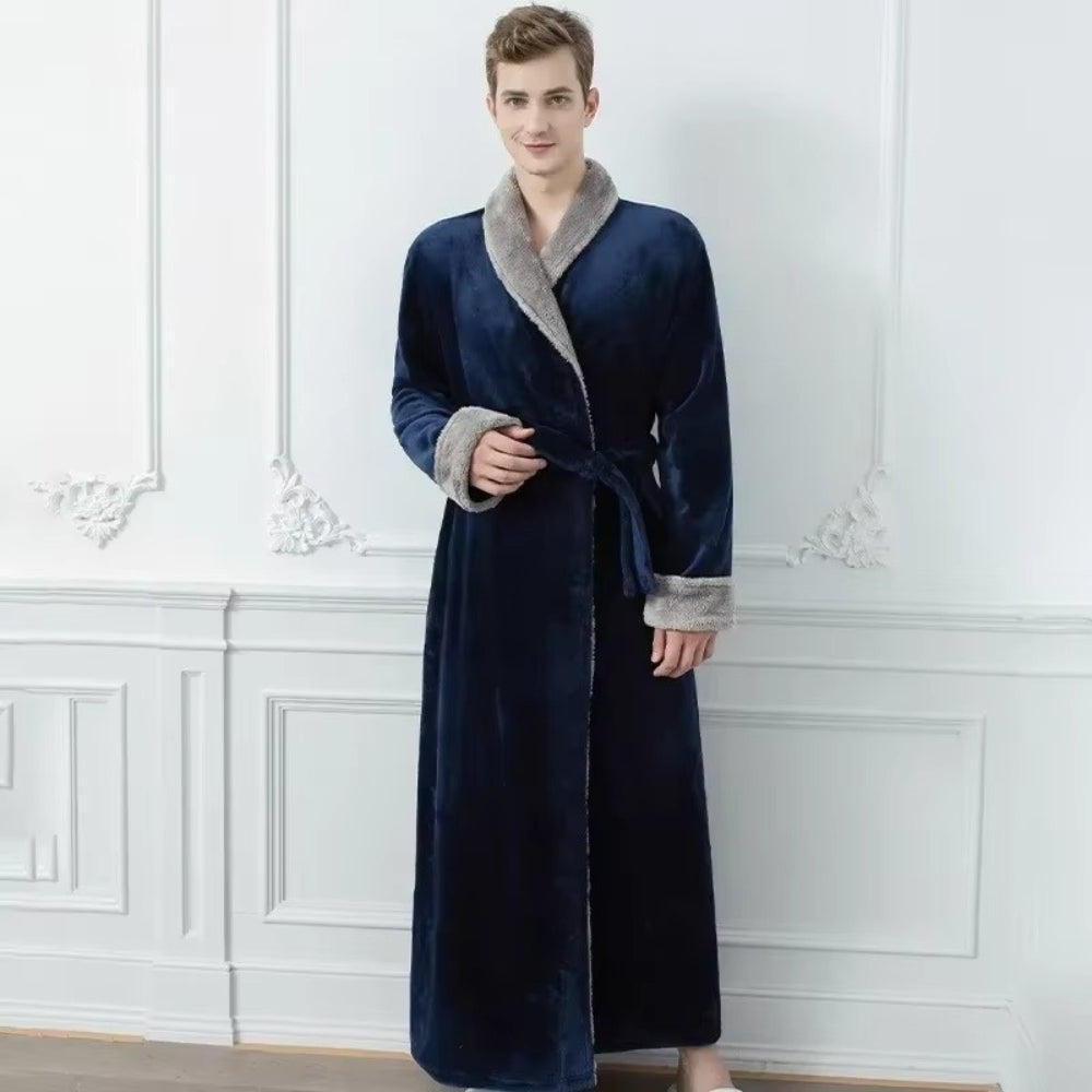 Kuscheliger Fleece-Bademantel mit legerem Schnitt – Kontrastierende Kanten