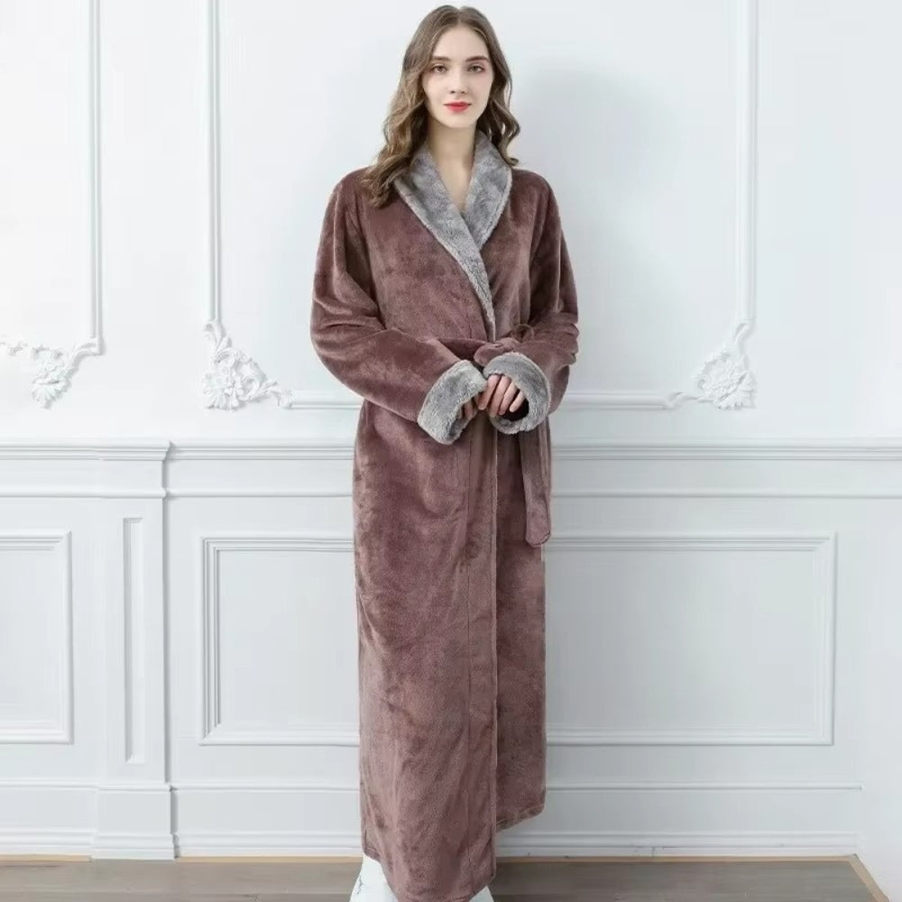 Kuscheliger Fleece-Bademantel mit legerem Schnitt – Kontrastierende Kanten