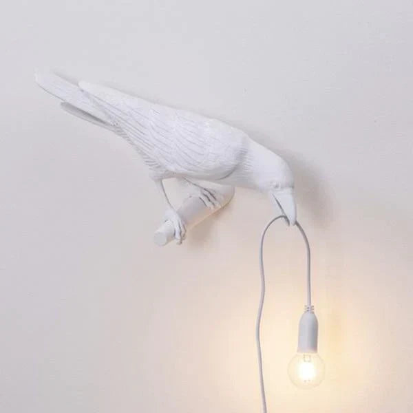 Lámpara de pared Raven — escultura de ave a tamaño real, luces cálidas de hadas