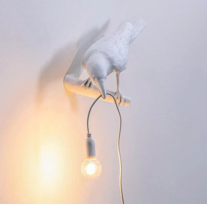 Lámpara de pared Raven — escultura de ave a tamaño real, luces cálidas de hadas