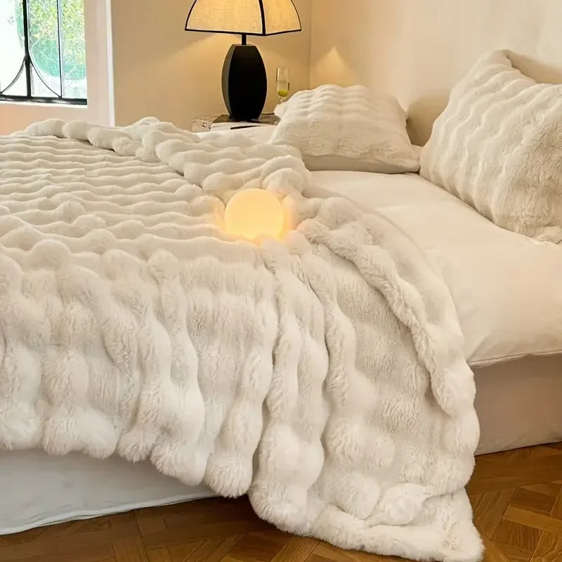 Vendbart, blødt kunstpelsplaid fra FurLuxe