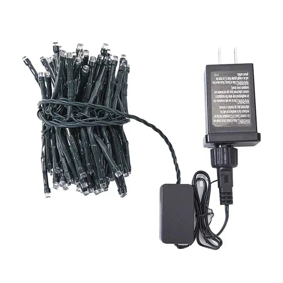 Instalație suspendată cu șiruri de lumini LED GlowCascade — efect vizual de ploaie de meteoriți