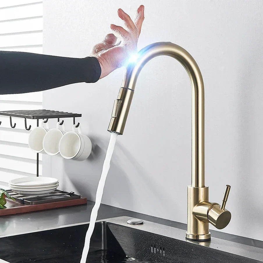 SmartTouch köksblandare i borstad nickel — touchsensor, utdragbart spraymunstycke