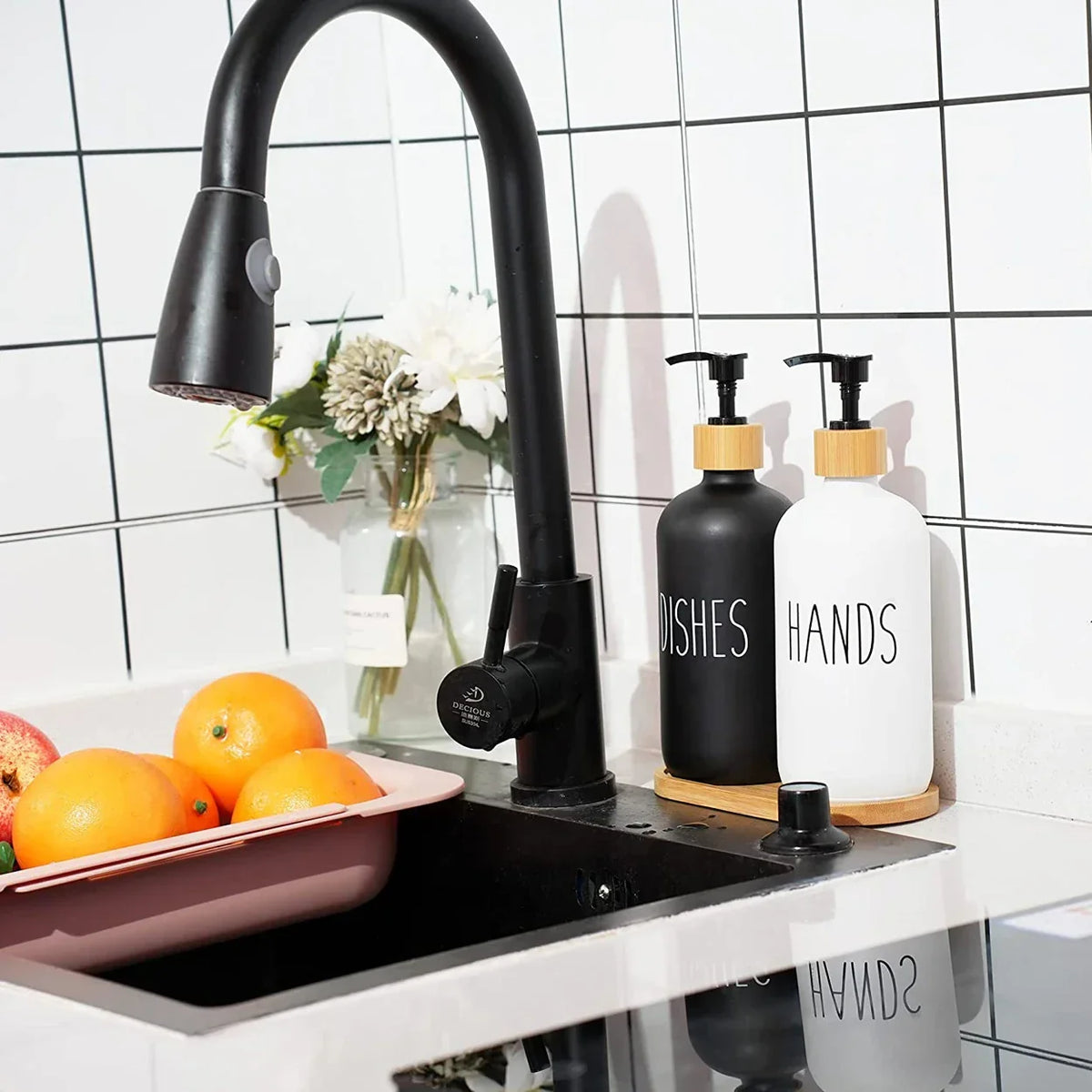 Conjunto preto de doseadores recarregáveis para detergente da loiça — dois frascos com bomba