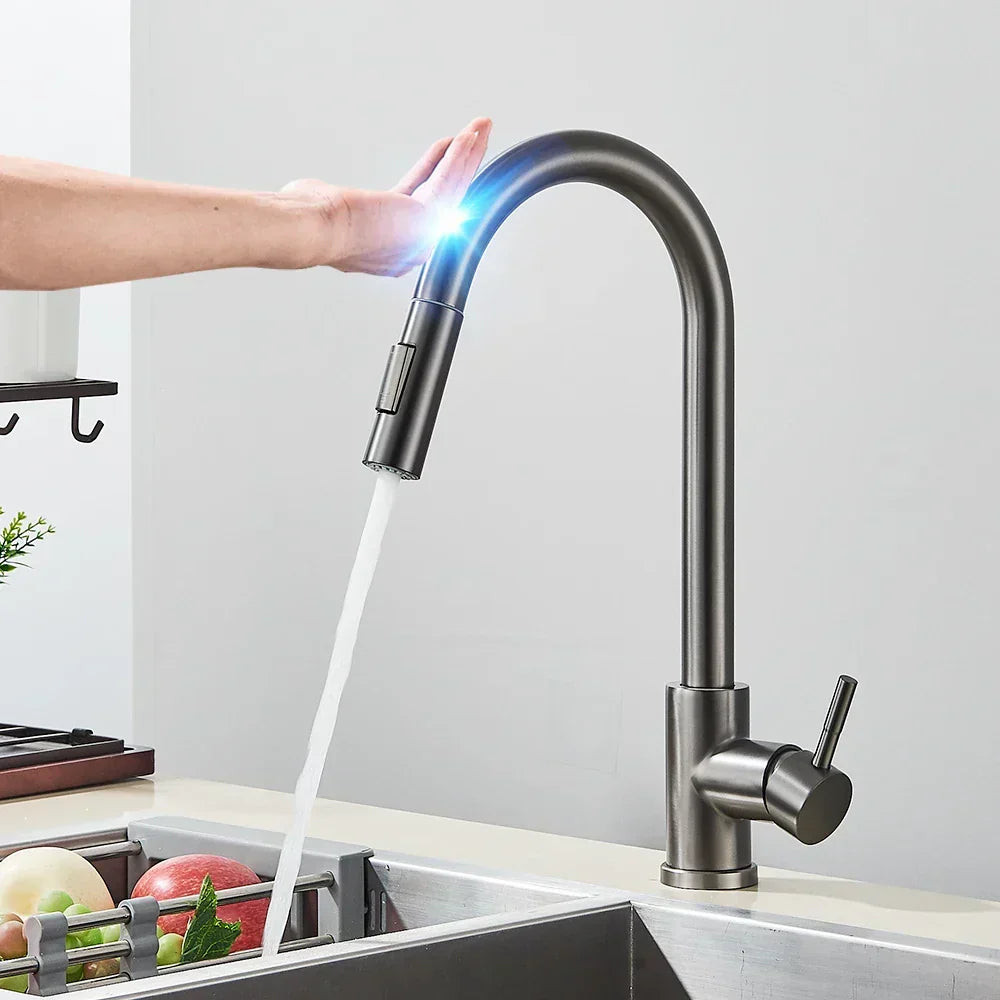 SmartTouch köksblandare i borstad nickel — touchsensor, utdragbart spraymunstycke