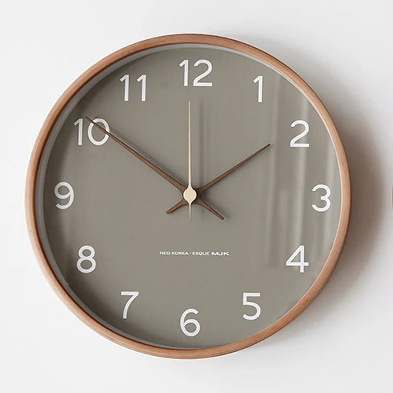 Orologio da parete minimalista in legno e vetro — tema noce e grigio chiaro