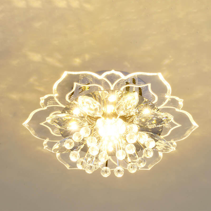 Plafonieră LED din cristal GlowPetal — design modern, structură în formă de floare, consum redus de energie