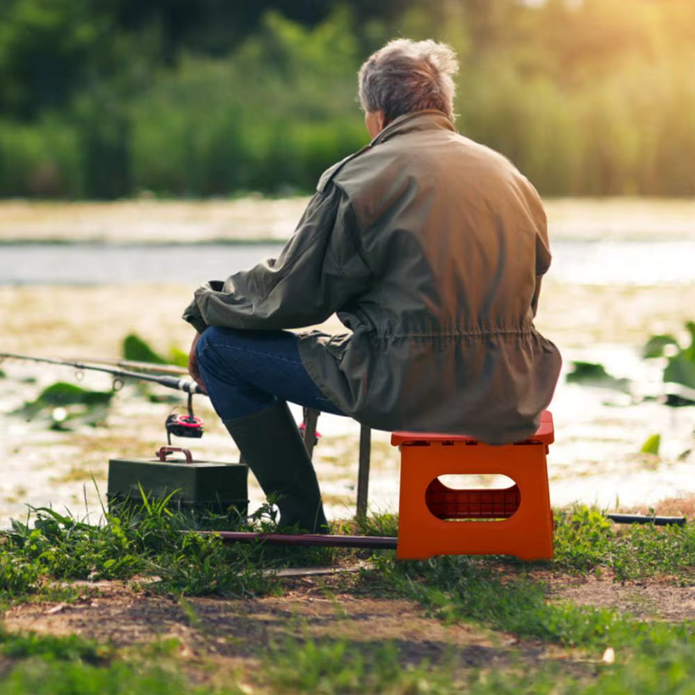 Taburet pliabil cu mâner — design ușor, rezistent și care economisește spațiu