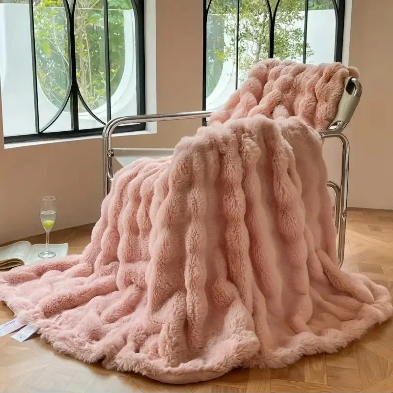 Vendbart, blødt kunstpelsplaid fra FurLuxe