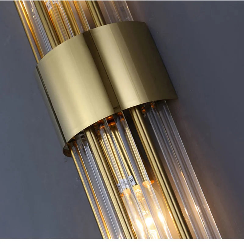 Applique murale LED élégante Garduru — finition or luxueuse, design profilé et galbé