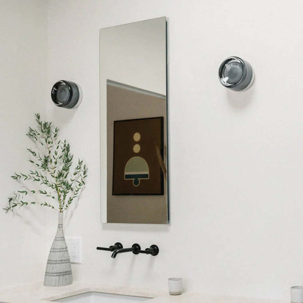 Lámpara de pared LumièreLux con relieve — estructura metálica moderna y pantalla de vidrio