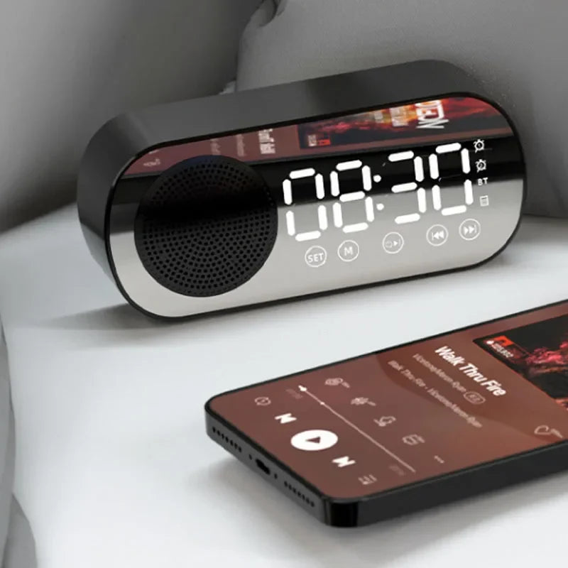 Moderna sveglia digitale con altoparlante Bluetooth, radio FM e specchio LED