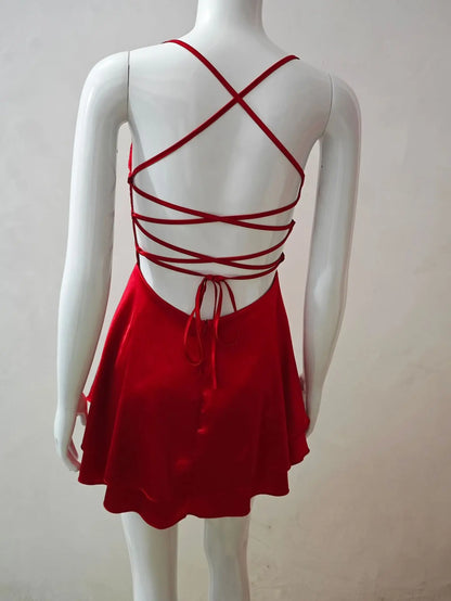 Robe bretelles satinée dos nu à lacets – sexy chic
