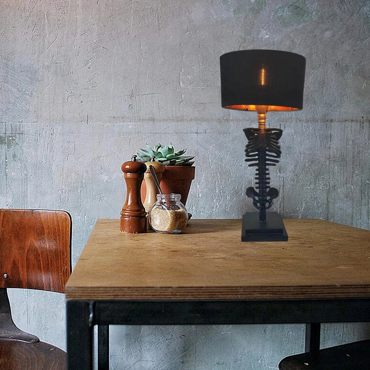 Candeeiro de mesa gótico de esqueleto feito à mão — alimentação por USB, altura total de 35cm