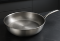 Padella Titan premium – Titanio martellato non rivestito, compatibile con più piani cottura e con l'induzione