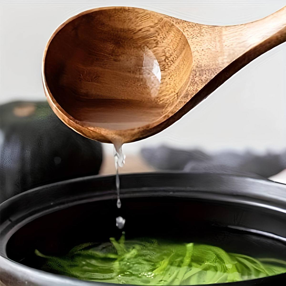 Ensemble d’ustensiles de cuisine en bois naturel