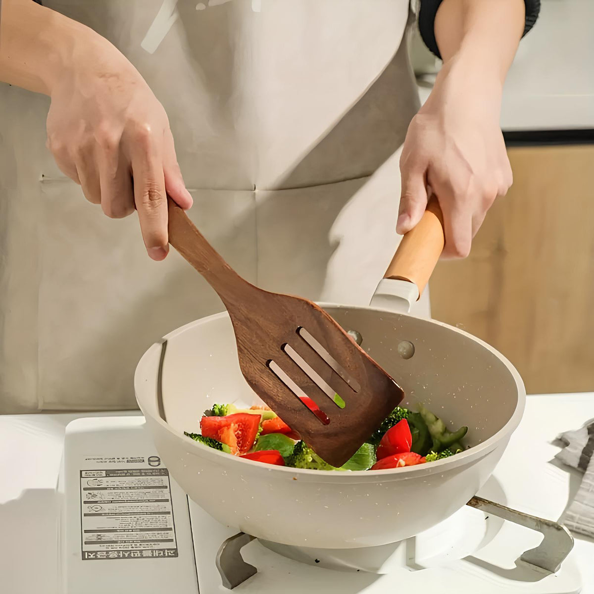Ensemble d’ustensiles de cuisine en bois naturel