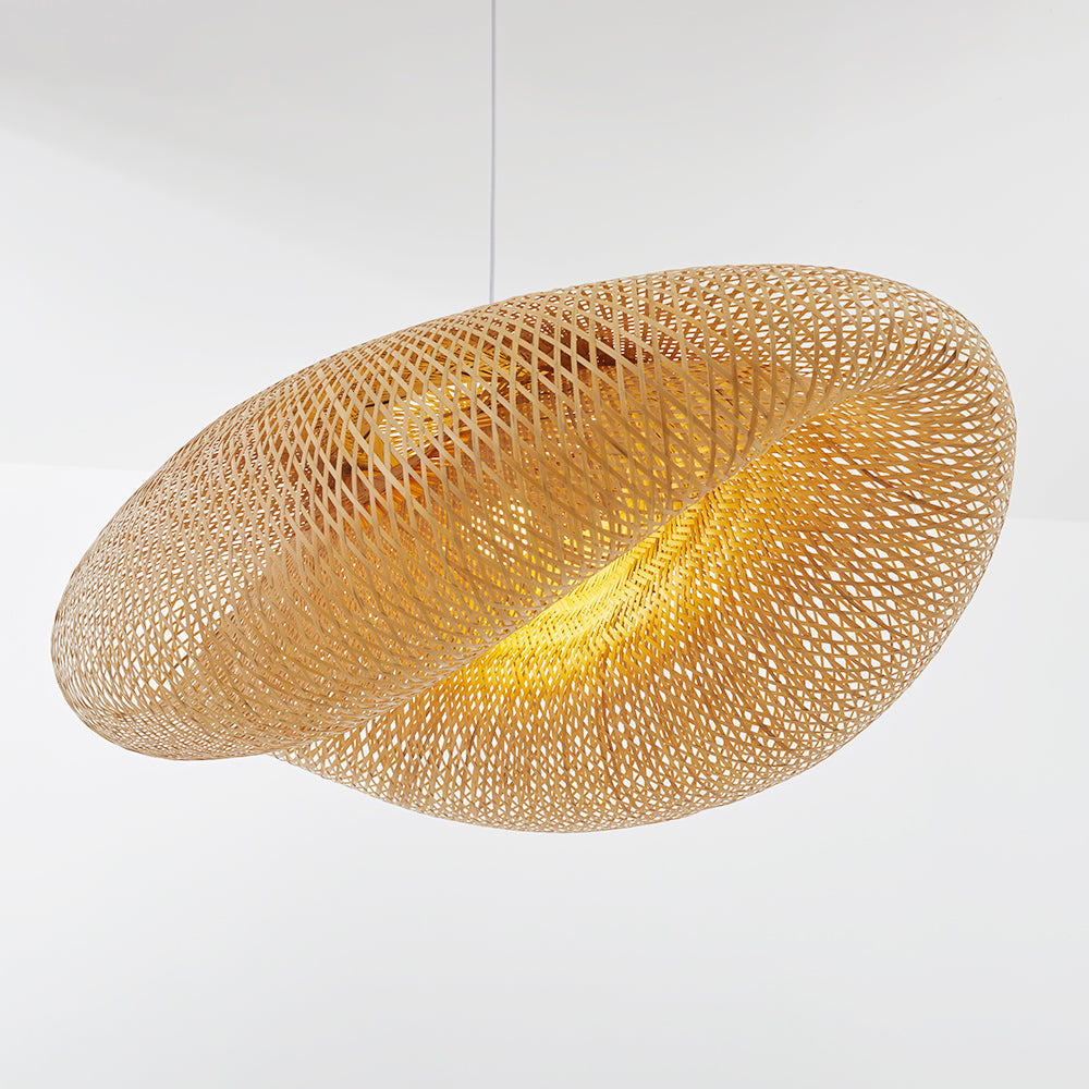 Lámpara colgante de bambú hecha a mano Garduru — diseño natural, luz ambiental suave